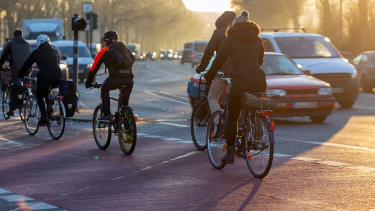 Ni casco ni luces: este es el error que te puede costar 200 euros si usas bicicleta en ciudad 1 Este es el error que te puede costar 200 euros si usas bicicleta en ciudad