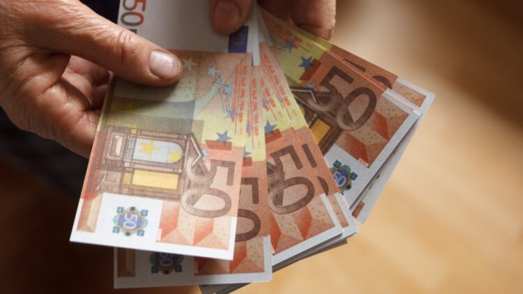 Cuándo vas a recibir la primera paga extra del 2025: la Seguridad Social lo ha confirmado 1 Cuándo vas a recibir la primera paga extra del 2025