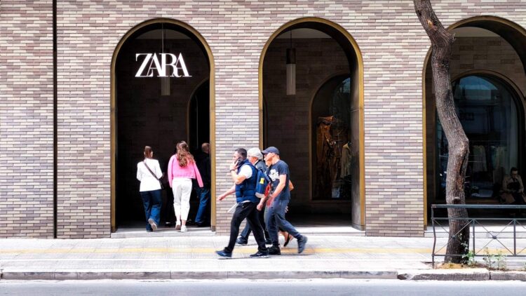 Bodas de oro de Zara: así ha evolucionado el buque insignia de Inditex hasta convertirse en la marca del futuro 1 Bodas de oro de Zara: así ha evolucionado el buque insignia de Inditex