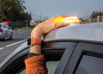 Las claves para saber si tu baliza V16 está homologada o no