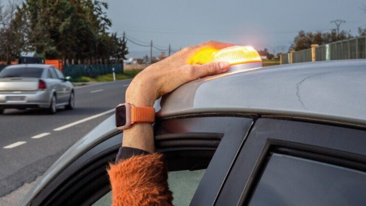 La DGT lo hace oficial: estas son las claves para saber si tu baliza V16 está homologada o no 1 Las claves para saber si tu baliza V16 está homologada o no