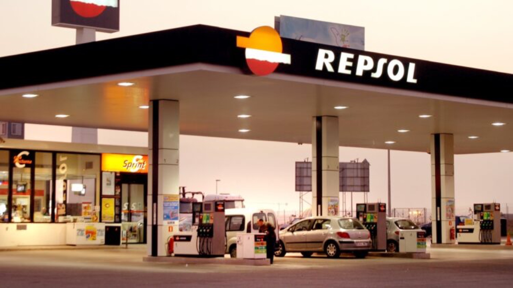 Un conductor se muda a Italia, para a repostar... y este es el detalle que le deja perplejo en la gasolinera 1 El detalle que le deja perplejo en la gasolinera