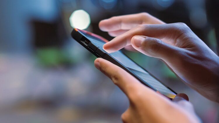 Desconectar este ajuste oculto en tu móvil antes de salir de casa te ahorrará problemas y batería