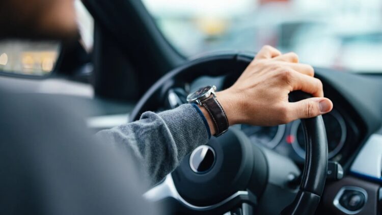 Ni avería ni accidente: este descuido arruina el motor de tu coche y además está sancionado con multa 1 Este descuido arruina el motor de tu coche