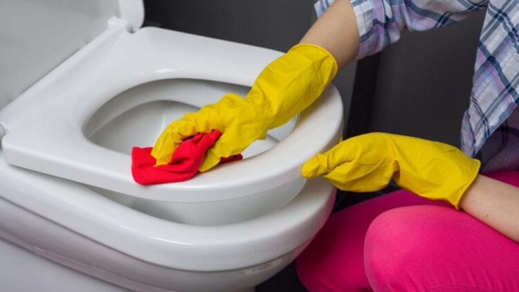 Confirmado: este truco de tu abuela utiliza un ingrediente que tienes en casa y dejará tu inodoro limpio y reluciente 1 Dejará tu inodoro limpio y reluciente