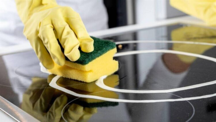 La OCU lo confirma: utilizar este truco para limpiar tu vitro puede acabar con visita de los bomberos 1 Truco para limpiar tu vitro puede acabar con visita de los bomberos