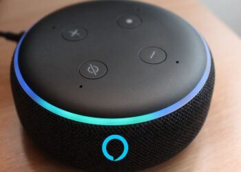Alexa escucha, graba y archiva tus conversaciones