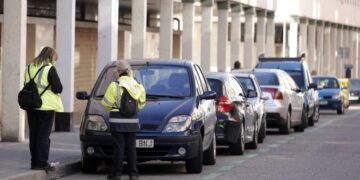 La DGT lo hace oficial: impone multas de hasta 200 euros