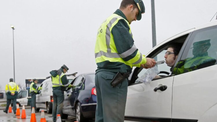 La DGT lo hace oficial: conducir tras ‘una cervecita’ será sancionable con la nueva tasa de alcohol 1 La DGT lo hace oficial: conducir tras ‘una cervecita’
