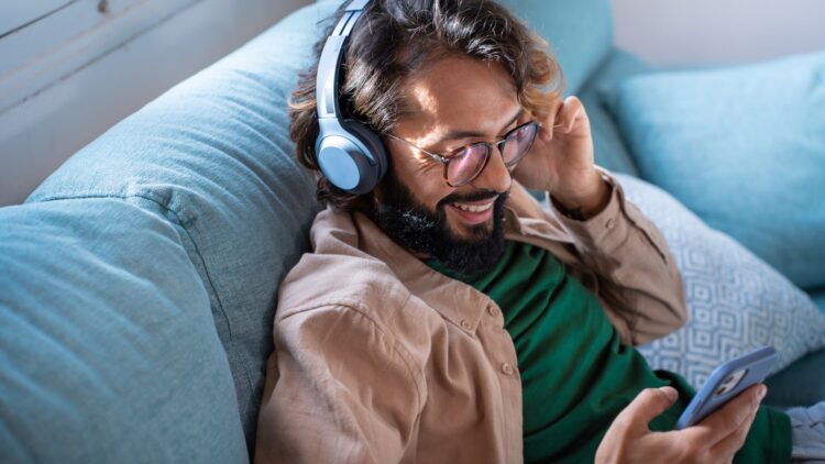 Confirmado por un experto: este truco te permitirá escuchar música en cualquier app con la pantalla apagada 1 Escuchar música en cualquier app con la pantalla apagada