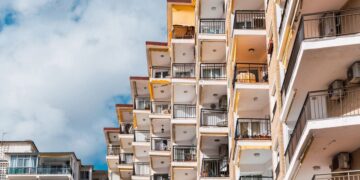 Prohíbe los pisos turísticos de forma definitiva