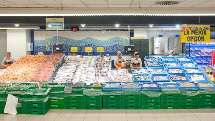 Jeferzon López, pescadero: "Así puedes ahorrar más comprando pescado en Mercadona" 1 Así puedes ahorrar más comprando pescado en Mercadona