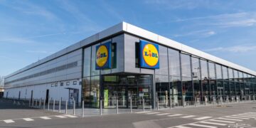 Lidl arrasa a la competencia: esta cazadora bomber