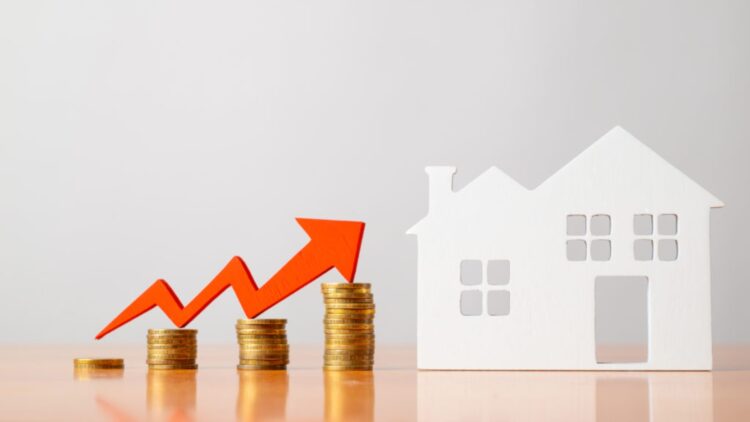 La alerta de Gonzalo Bernardos sobre el mercado inmobiliario: así subirá el precio de la vivienda, según el economista 1 Así subirá el precio de la vivienda, según el economista