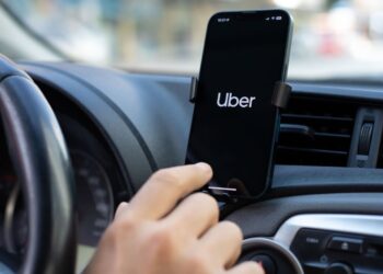 Uber vuelve a la polémica tras la nueva ley del taxi en Barcelona
