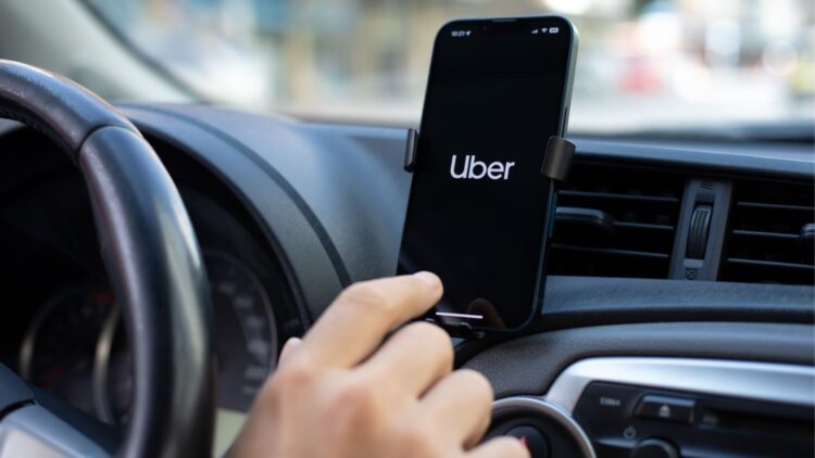 Confirmado: Uber vuelve a la polémica tras la nueva ley del taxi en Barcelona que cambia las reglas del juego 1 Uber vuelve a la polémica tras la nueva ley del taxi en Barcelona