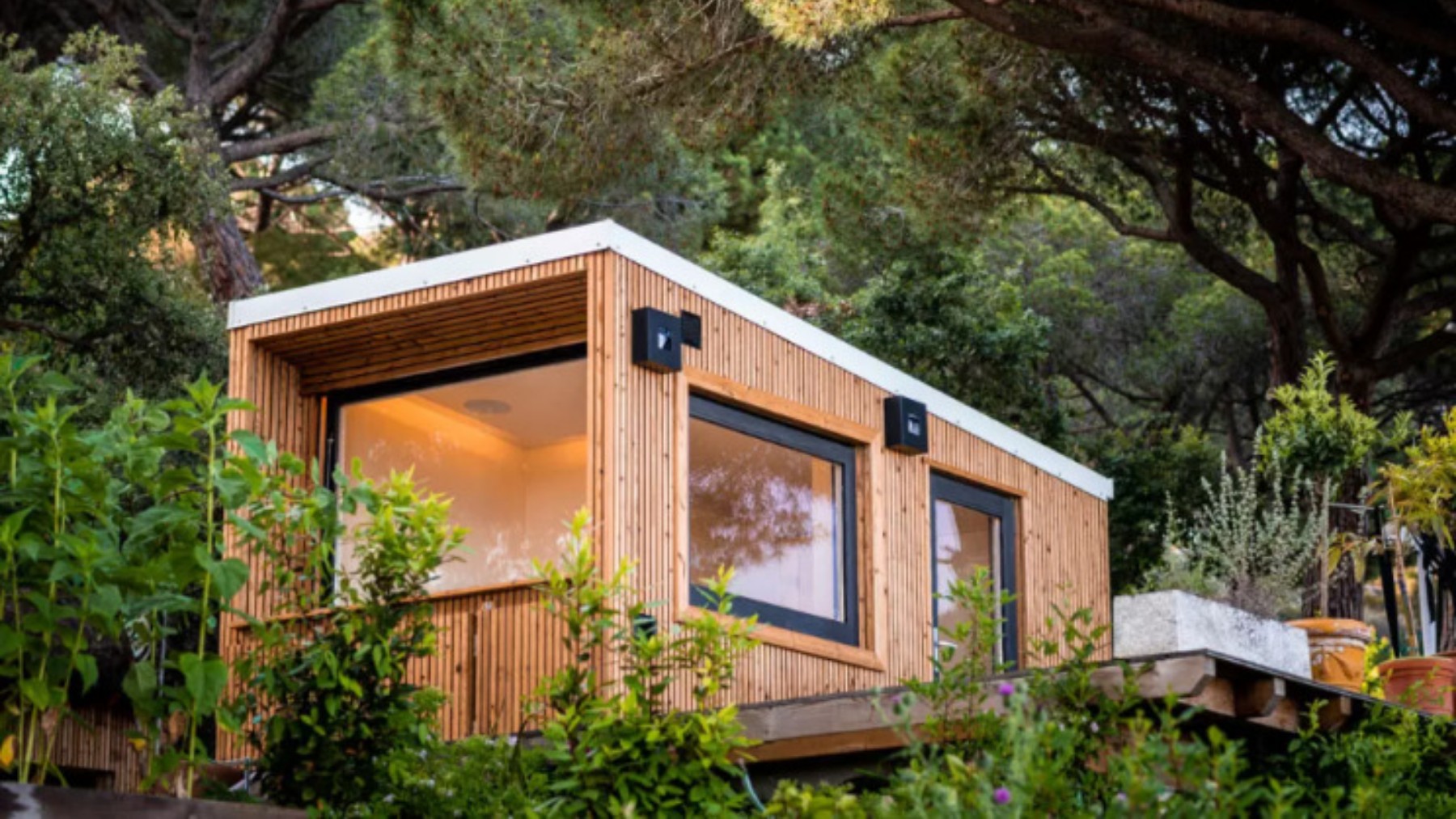 Goodbye to the grid - this is the portable solar house that you can place anywhere and live without bills