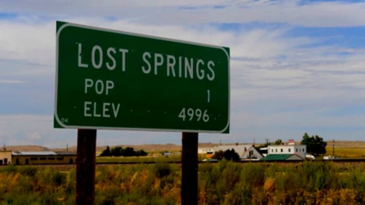 No noise, no traffic... no neighbors - this is the town with only 6 inhabitants in the entire United States... and what you discover there will thrill you... 1 No noise, no traffic... no neighbors - this is the town with only 6 inhabitants in the entire United States... and what you discover there will thrill you...