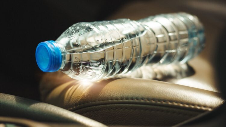 Confirmed - leaving a water bottle in the car can cause a fire and here's why 1 Confirmed - leaving a water bottle in the car can cause a fire and here's why