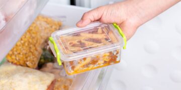 Confirmed—Storing hot food in the refrigerator is more dangerous than you think