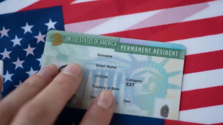 Green card in 2025—USCIS changes forms, prices, and medical exams, and many immigrants could see their applications rejected if they do not meet these hidden requirements 1 Green card in 2025—USCIS changes forms, prices, and medical exams, and many immigrants could see their applications rejected if they do not meet these hidden requirements