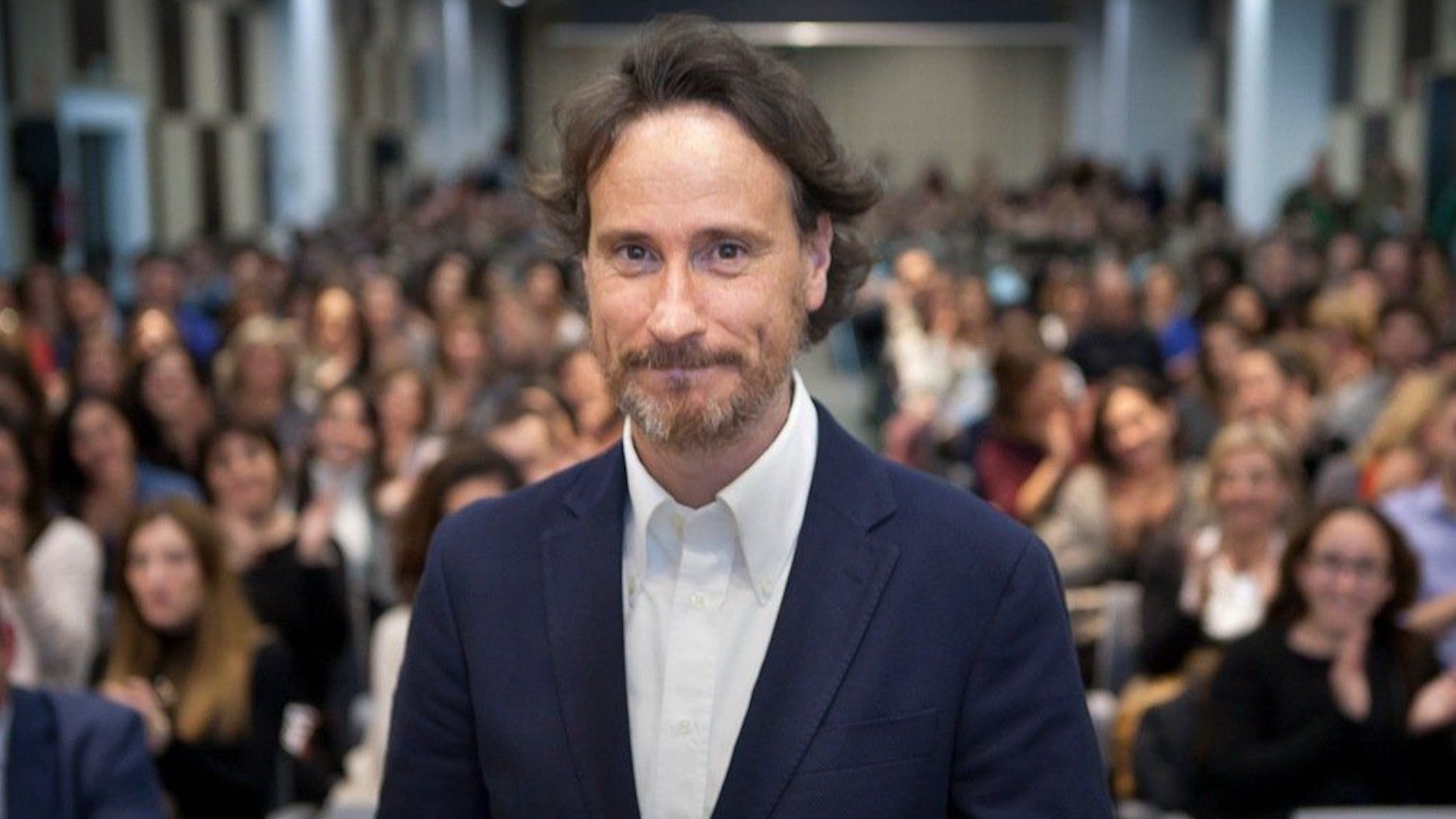 Víctor Küppers, expert in positive psychology: “We all know that person who is always looking out for others, who lives in service mode, and that is something very simple but very significant”