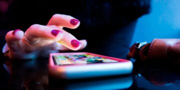 This country takes the first step—a city approves a two-hour daily limit on smartphone use outside of work and school