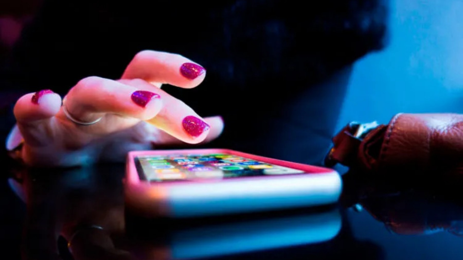 This country takes the first step—a city approves a two-hour daily limit on smartphone use outside of work and school