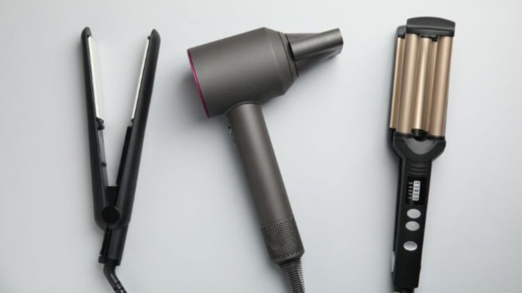 TSA issues warning that surprises travelers—carrying flat irons or curling irons in your suitcase could cost you up to $2,500 in fines 1 TSA issues warning that surprises travelers—carrying flat irons or curling irons in your suitcase could cost you up to $2,500 in fines