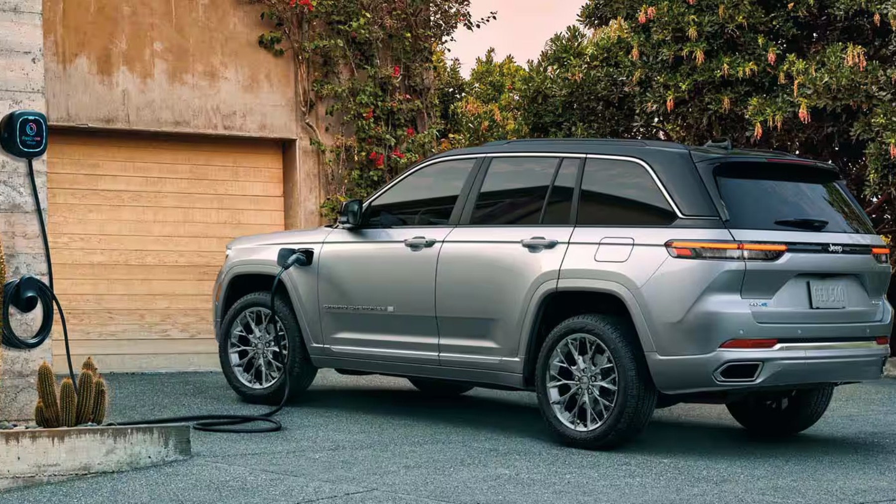 Bad news if you own a Stellantis or Jeep—91,000 Grand Cherokee PHEV SUVs are being urgently recalled after a software error was discovered that increases the risk of accidents.