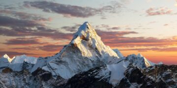 It's official—China installs the world's highest solar plant on Everest with AIKO panels and cooling technology from Huawei Digital Power, redefining the future of clean energy