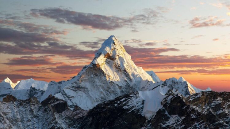 It's official—China installs the world's highest solar plant on Everest with AIKO panels and cooling technology from Huawei Digital Power, redefining the future of clean energy 1 It's official—China installs the world's highest solar plant on Everest with AIKO panels and cooling technology from Huawei Digital Power, redefining the future of clean energy