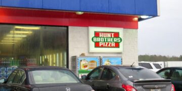 Goodbye to Domino's and Pizza Hut—The hidden pizza giant—the chain with more than 10,000 locations in the US that surpasses the big companies