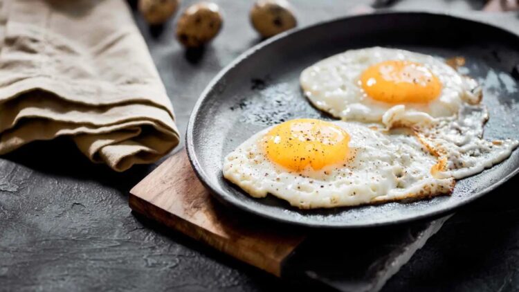 The surprising effect of vinegar on eggs—why you should add a few drops when cooking them 1 The surprising effect of vinegar on eggs—why you should add a few drops when cooking them