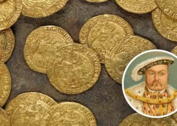The discovery no one expected—a British family uncovers a Tudor treasure buried in their garden since the time of Henry VIII 2 The discovery no one expected—a British family uncovers a Tudor treasure buried in their garden since the time of Henry VIII