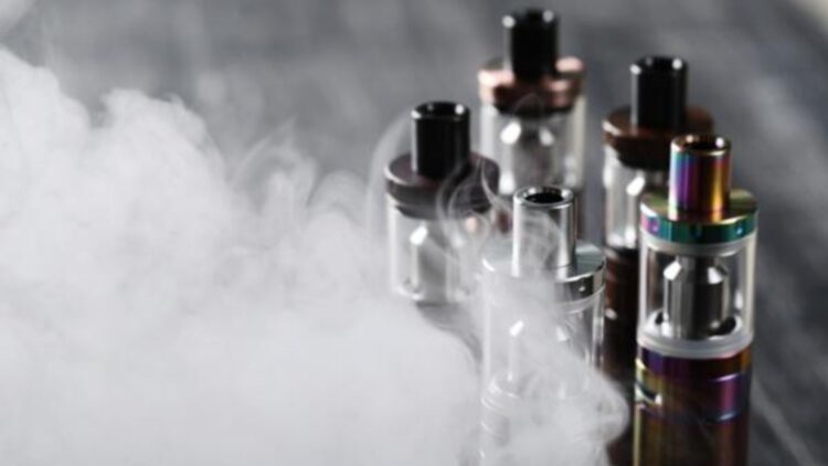 Goodbye to safe vaping—the risk skyrockets to 28% for those who combine e-cigarettes and traditional cigarettes—dual use is the most dangerous practice 1 Goodbye to safe vaping—the risk skyrockets to 28% for those who combine e-cigarettes and traditional cigarettes—dual use is the most dangerous practice