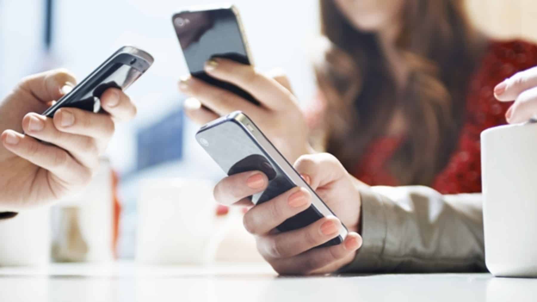 Goodbye to spending all day on your phone—experts reveal the exact limit to protect your mental health