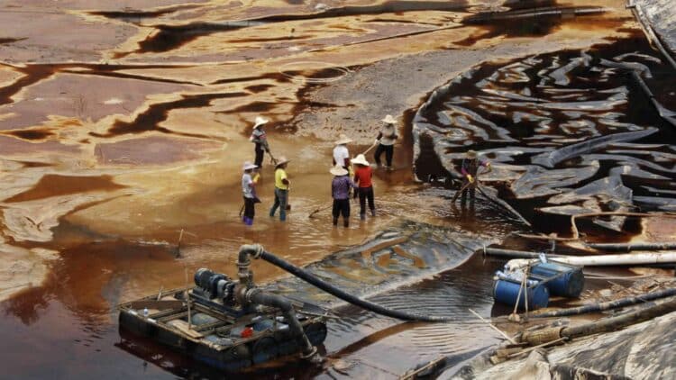 Confirmed—Chinese geologists discover the country's largest gold deposit with more than 1,000 tons hidden 2,000 meters underground 1 Confirmed—Chinese geologists discover the country's largest gold deposit with more than 1,000 tons hidden 2,000 meters underground