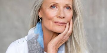 Say goodbye to harsh lines—the lack of blending is one of the most aging mistakes—and this natural light trick fixes it instantly 18 Say goodbye to harsh lines—the lack of blending is one of the most aging mistakes—and this natural light trick fixes it instantly