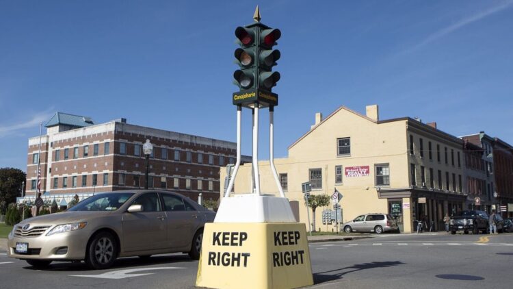 It's official—these nearly century-old dummy lights are the oldest traffic lights in the country, and they're still operating in New York City, confusing drivers 1 It's official—these nearly century-old dummy lights are the oldest traffic lights in the country, and they're still operating in New York City, confusing drivers