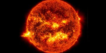 Goodbye to the myth—scientists explain why our Sun is green, but we will never see it that color 24 Goodbye to the myth—scientists explain why our Sun is green, but we will never see it that color