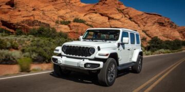It's official—Stellantis orders recall of more than 320,000 Jeep plug-in hybrids in the US and Canada due to fire risk in high-voltage batteries 13 It's official—Stellantis orders recall of more than 320,000 Jeep plug-in hybrids in the US and Canada due to fire risk in high-voltage batteries