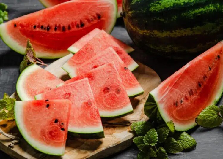 It's official—watermelon, with 92% water content, is the most refreshing and healthy fruit for combating heat and dehydration