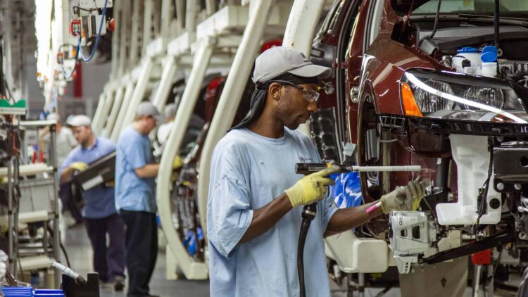 Ford reports 5,000 vacancies with six-figure salaries—skilled labor shortage a concern 1 Ford reports 5,000 vacancies with six-figure salaries—skilled labor shortage a concern