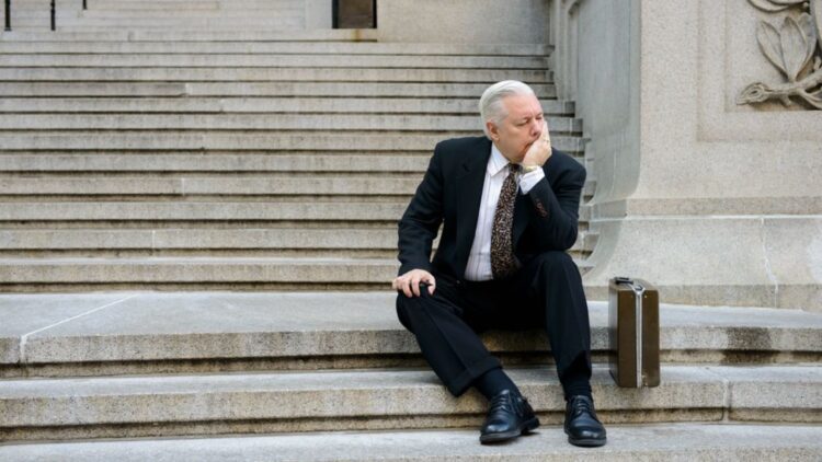 Goodbye to retiring peacefully in the United States—a 63-year-old worker is fired after announcing his retirement, reopening the legal debate