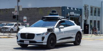 Bad news for the promise of driverless cars—Waymo's mistake at a police checkpoint puts public confidence in check, and the reason will surprise you 18 Bad news for the promise of driverless cars—Waymo's mistake at a police checkpoint puts public confidence in check, and the reason will surprise you