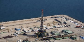 Goodbye to lack of space on land—the oil industry in Saudi Arabia is considering creating an artificial island to store crude oil in response to overwhelming demand