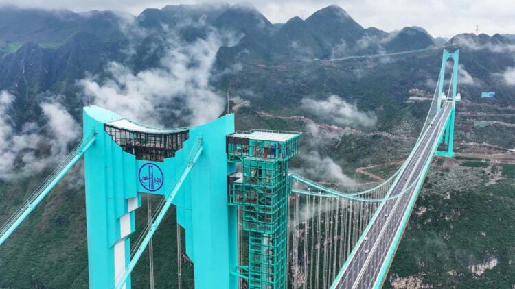 No tunnels or slow routes—the new Guizhou bridge replaces the old two-hour journey with a crossing that takes just two minutes