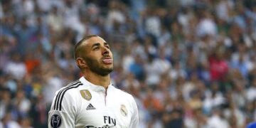 Benzemá, imputado por no aportar el carné de conducir al ser parado por la Policía