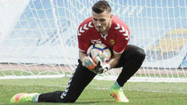 Interesa el portero Dimitrievski